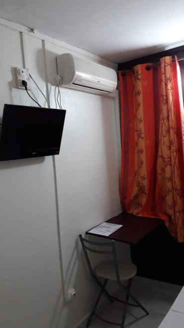 Hotel Du Centre Saint-Denis Ngoại thất bức ảnh